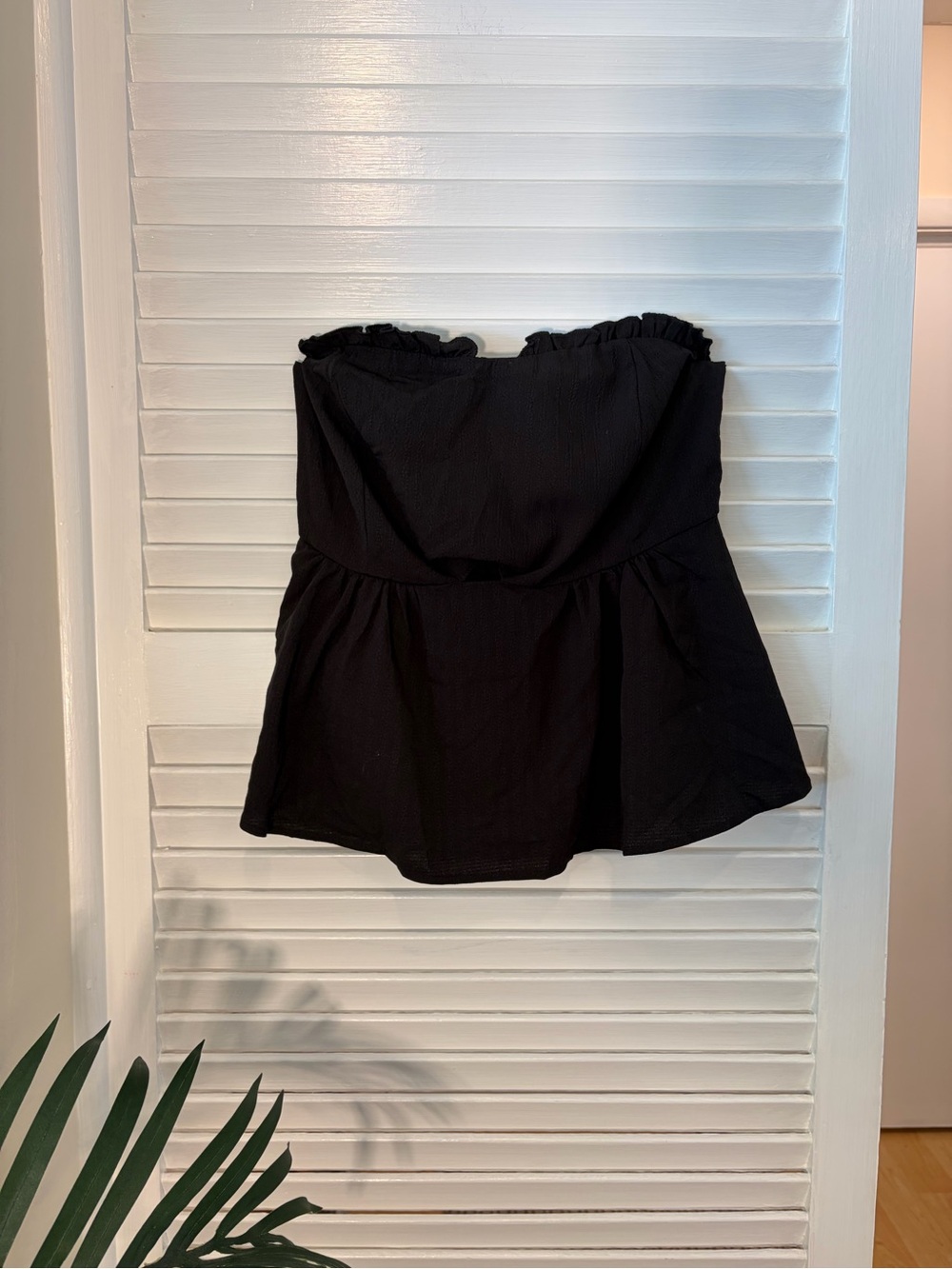 Source Unknown Black Strapless Peplum Top with small opening between chest